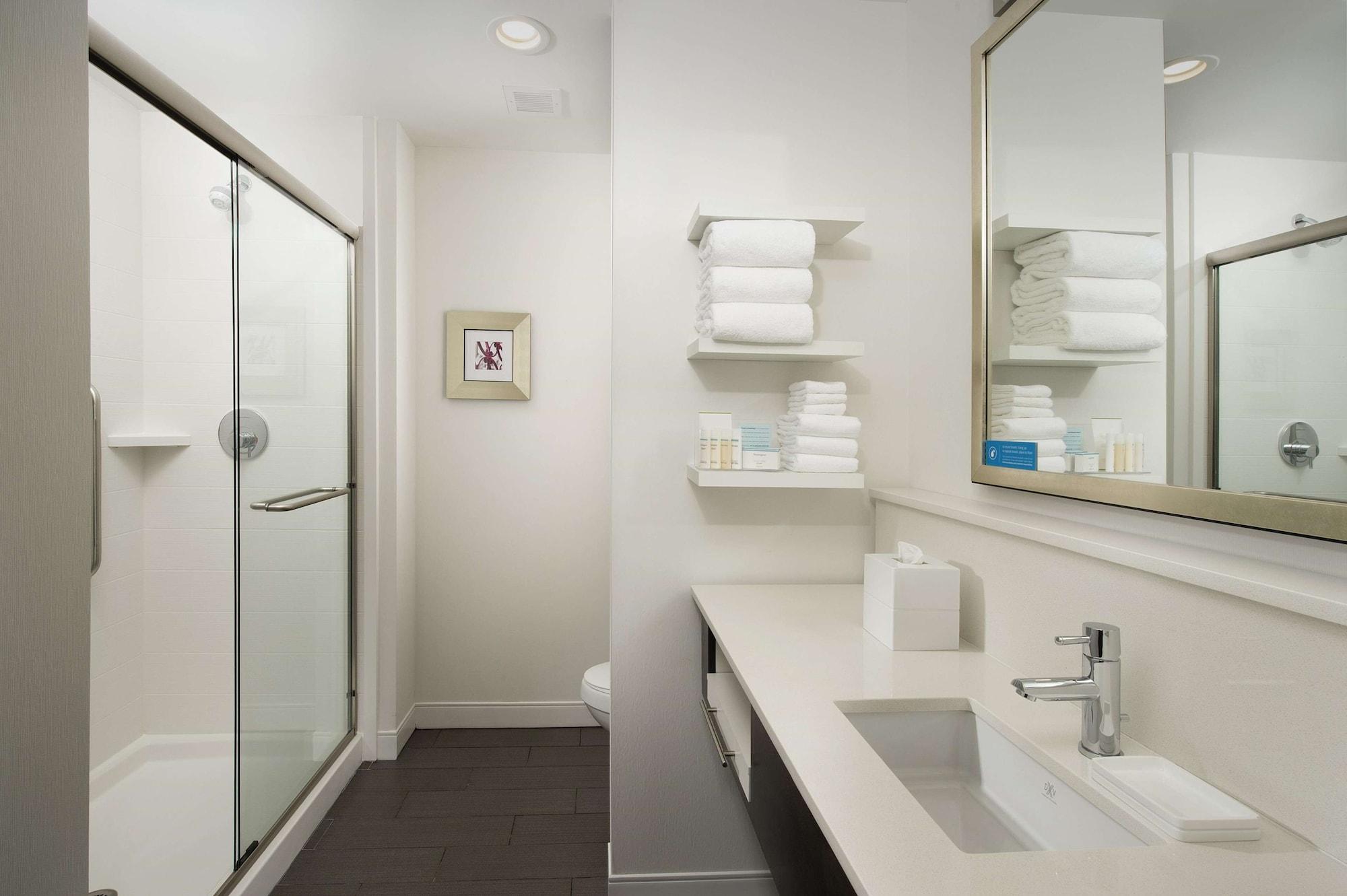 Hampton Inn Louisville East Hurstbourne Экстерьер фото