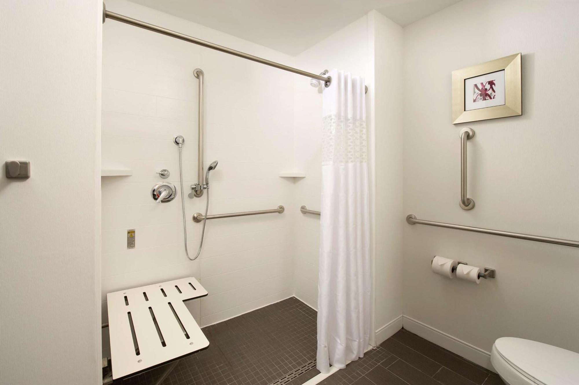 Hampton Inn Louisville East Hurstbourne Экстерьер фото