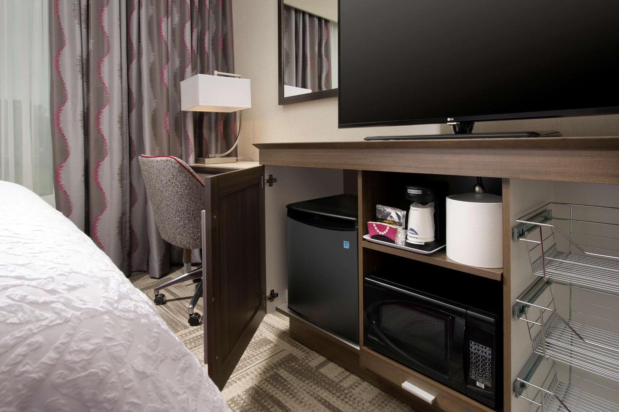 Hampton Inn Louisville East Hurstbourne Экстерьер фото