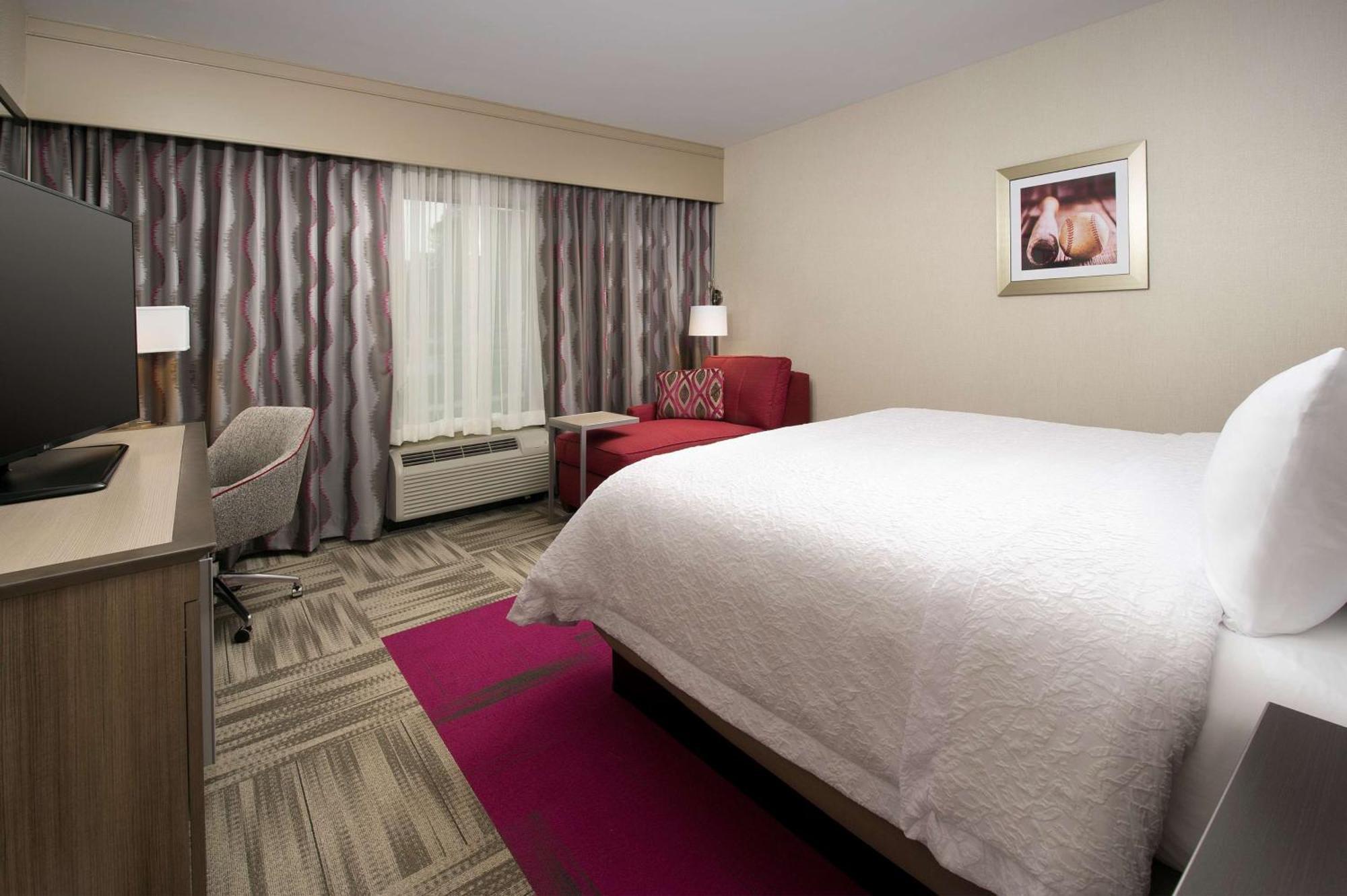 Hampton Inn Louisville East Hurstbourne Экстерьер фото
