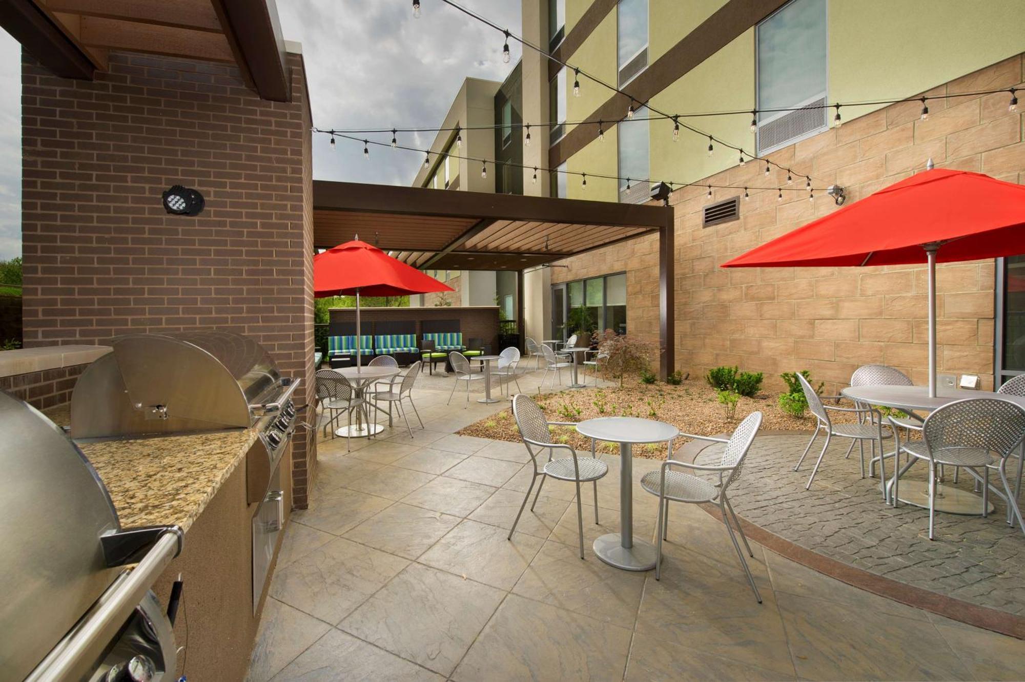 Hampton Inn Louisville East Hurstbourne Экстерьер фото