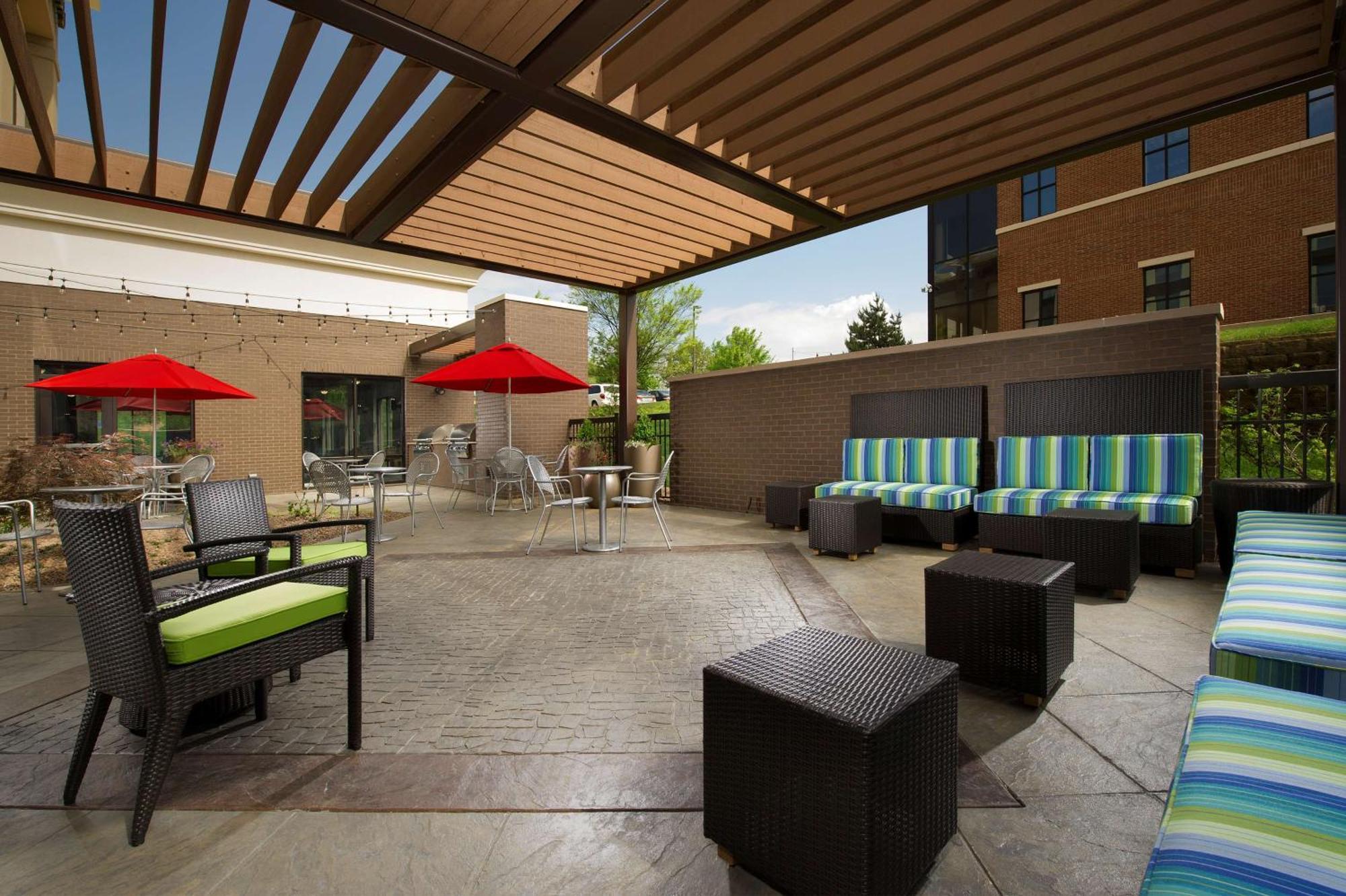 Hampton Inn Louisville East Hurstbourne Экстерьер фото